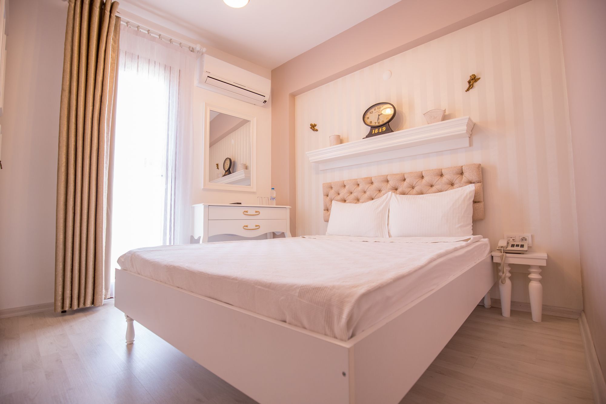 Menendi Otel فوكا المظهر الخارجي الصورة