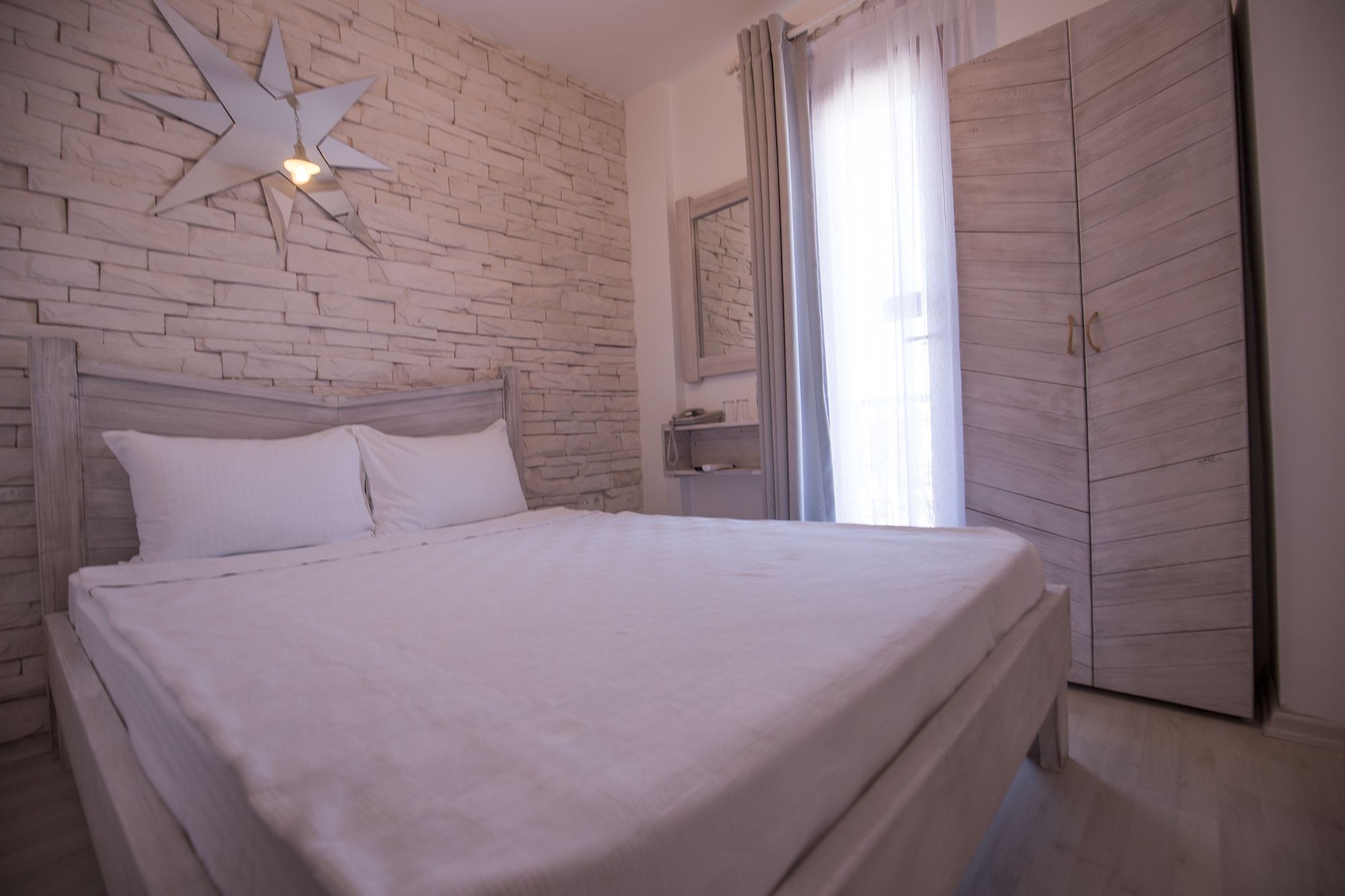Menendi Otel فوكا المظهر الخارجي الصورة