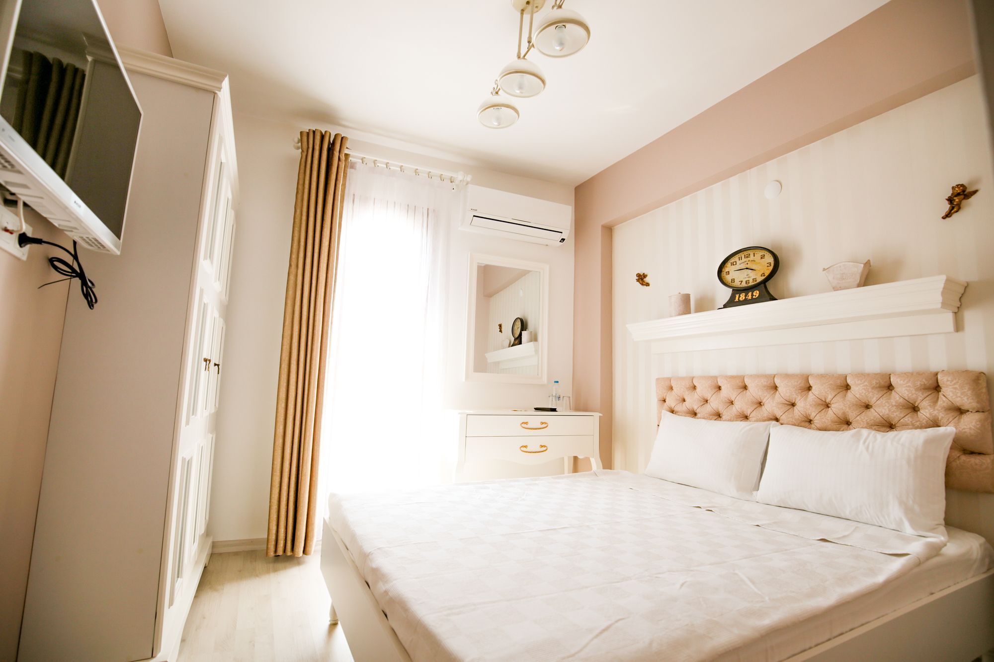 Menendi Otel فوكا المظهر الخارجي الصورة